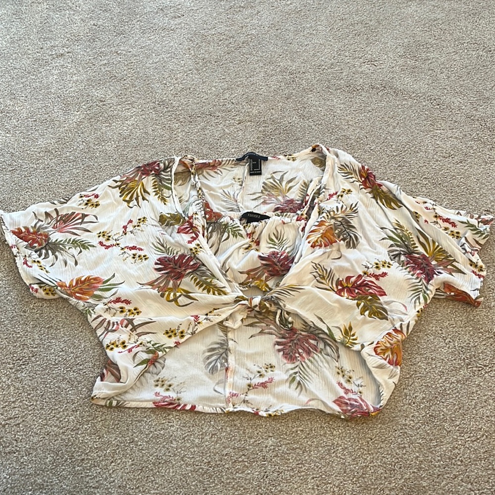Forever 21 floral knotted top with attached interior piece